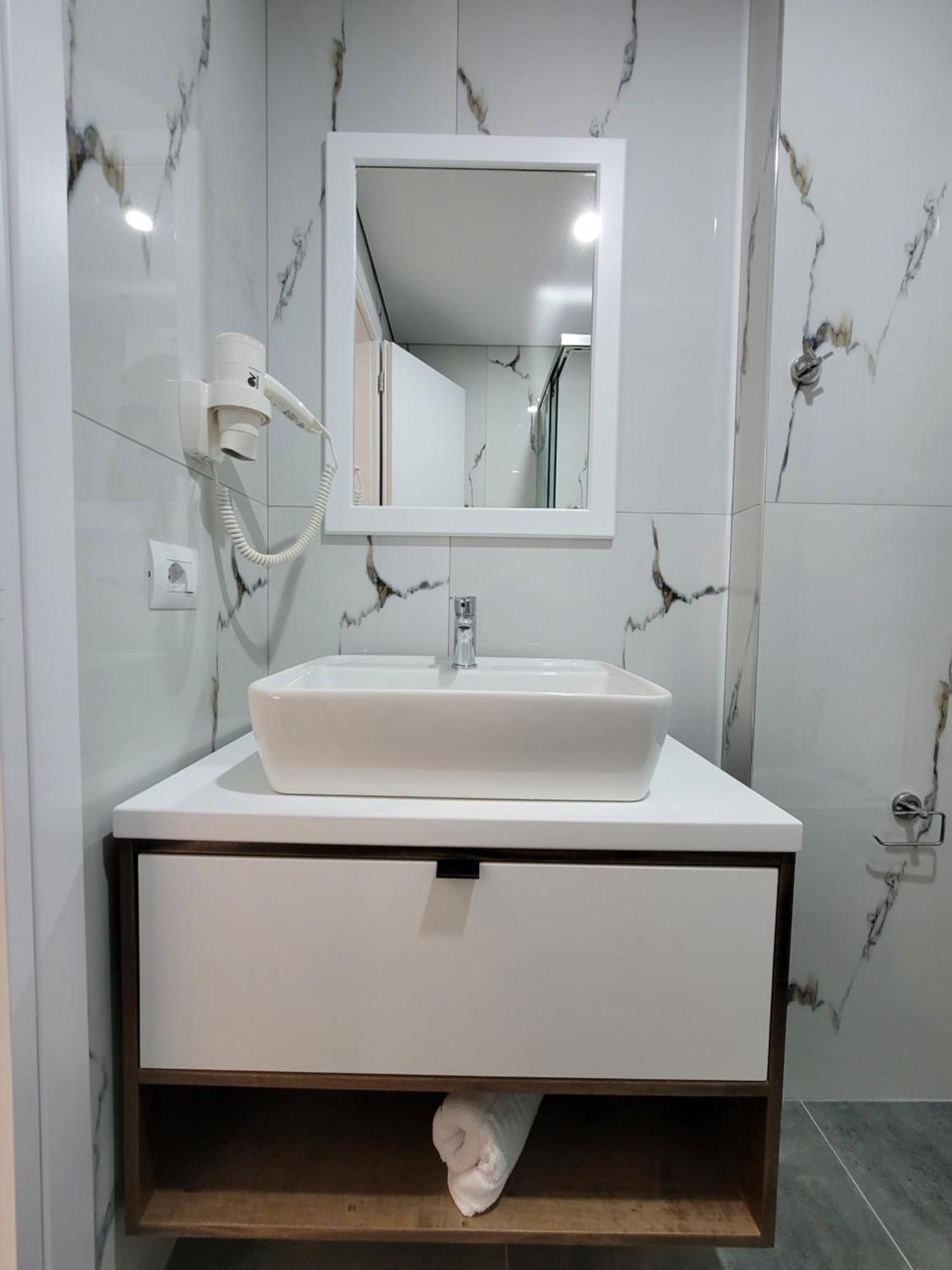 Prestige Hotel Ksamil Eksteriør billede
