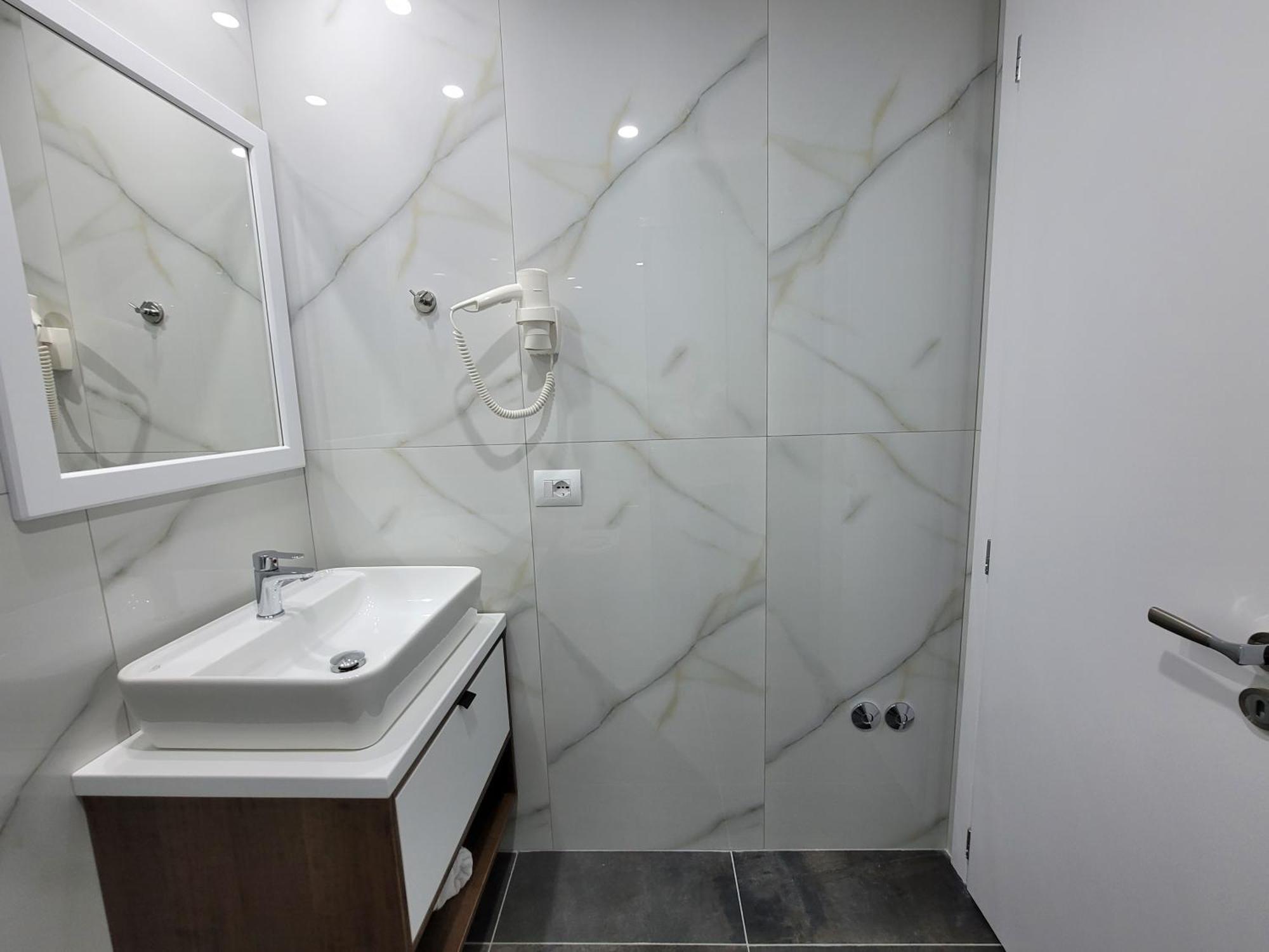 Prestige Hotel Ksamil Eksteriør billede