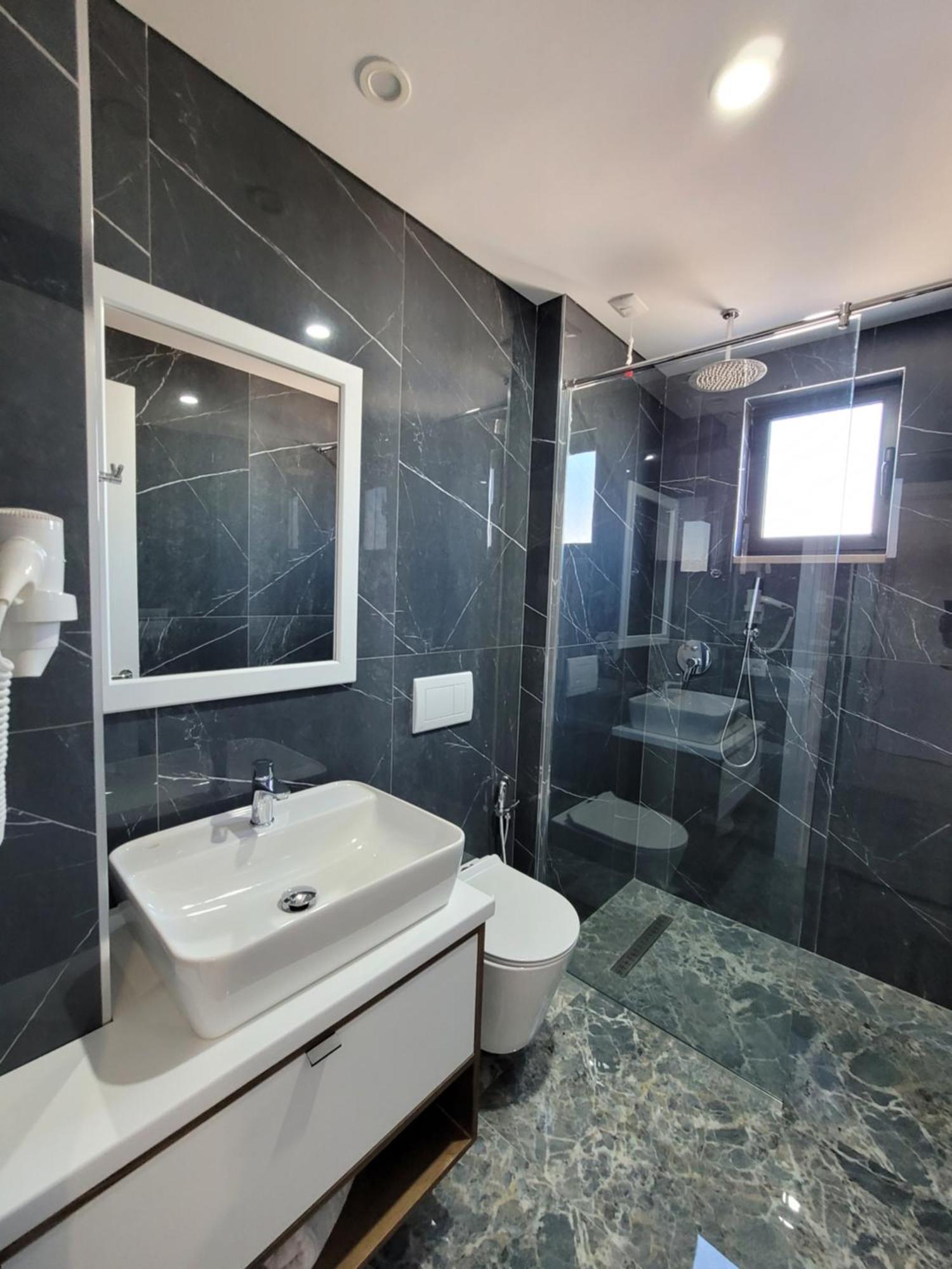 Prestige Hotel Ksamil Eksteriør billede