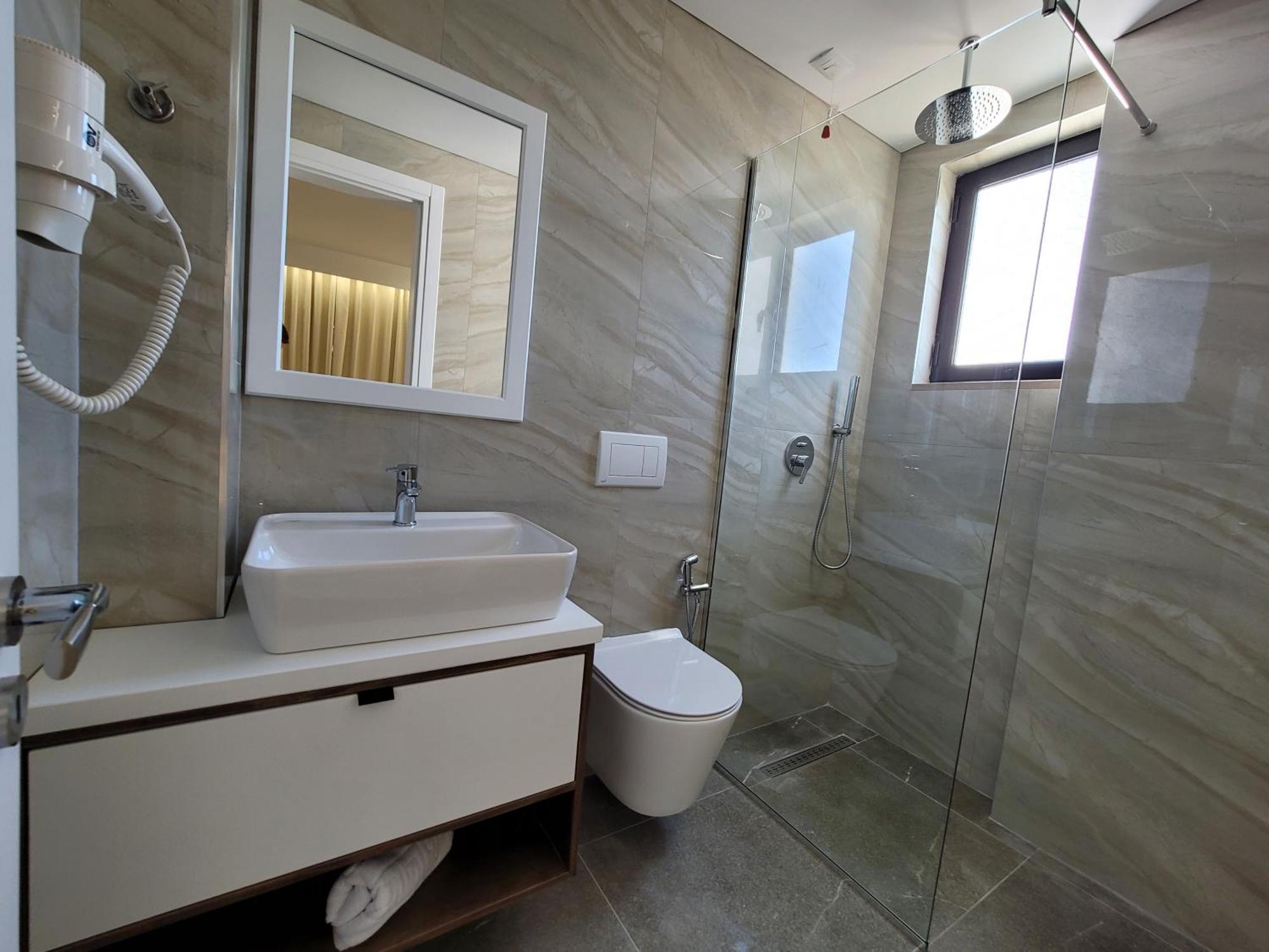 Prestige Hotel Ksamil Eksteriør billede