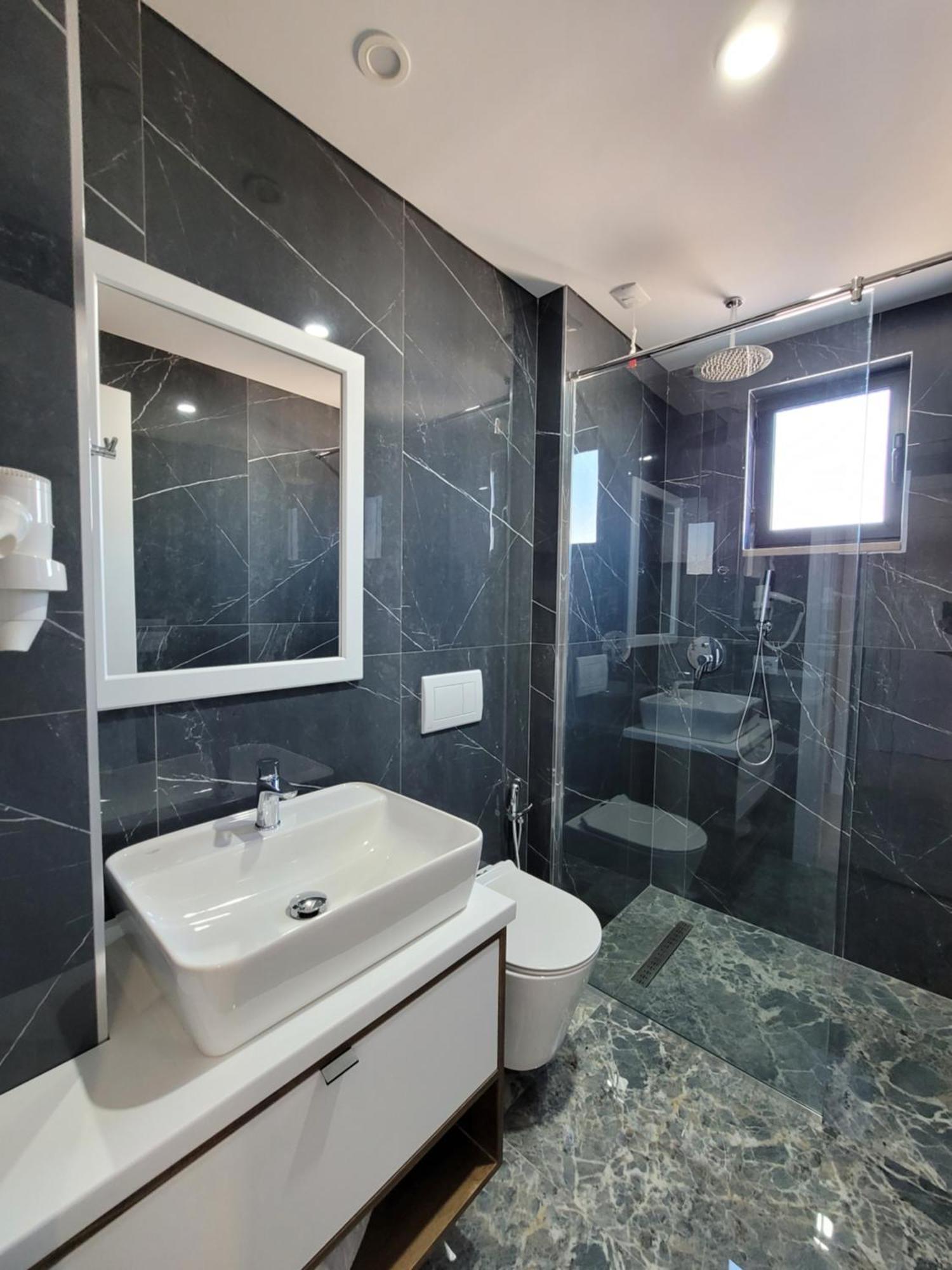 Prestige Hotel Ksamil Eksteriør billede